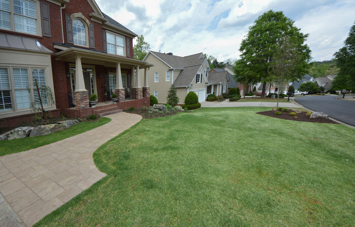 Outdoor Makeover: 9 Tips for Effective Summer Lawn Care in Georgia