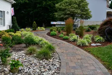 Outdoor makeover: Atlanta-Garden-Design-Mulch-And-Pine-Straw