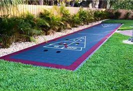 Outdoor makeover: Versacourt-Installation-Shuffleboard