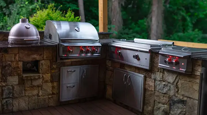 Outdoor makeover: 
 Backyard Outdoor Kitchens Design  