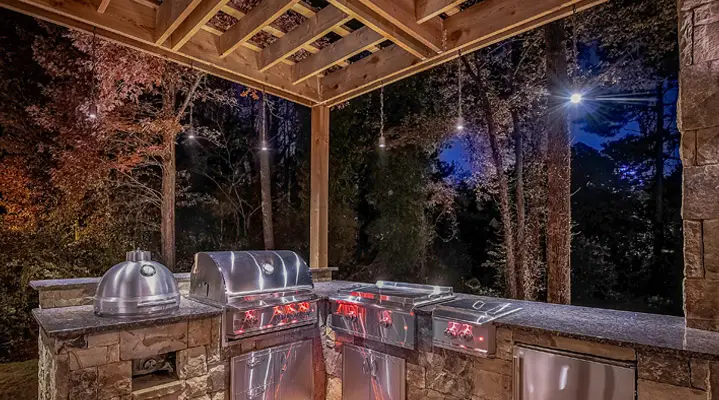 Outdoor Makeover: Kamado-Grill-Outdoor-Kitchen-Design-Ideas