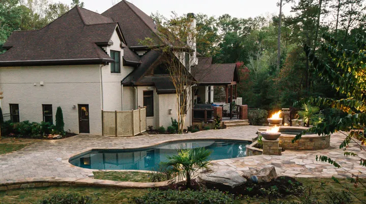 Outdoor Makeover: Luxury-Backyard-Pool-Ideas