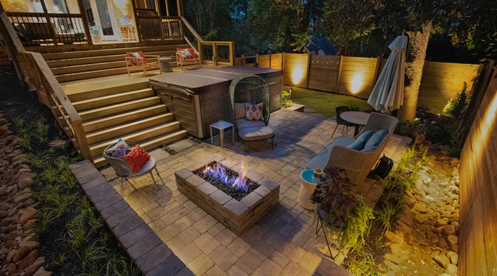 Outdoor-Fire-Pit-With-Seating-Area